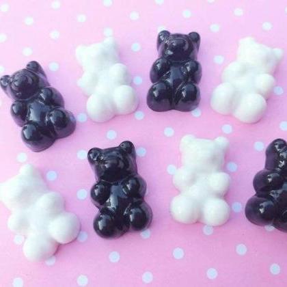 5 Pcs - Black And White Gummy Bears..