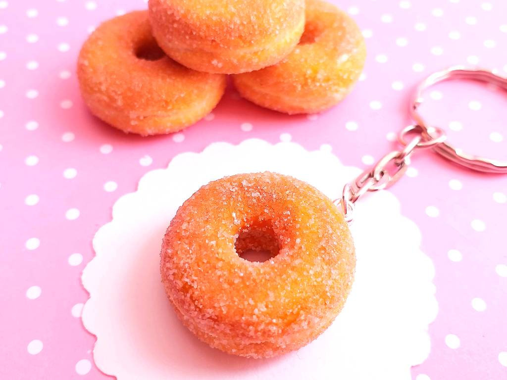 Sugared Donut Keychain - Miniature Food - Food Keychain - Kawaii Style - Gift - Clay Food - Realistic Food Miniatures